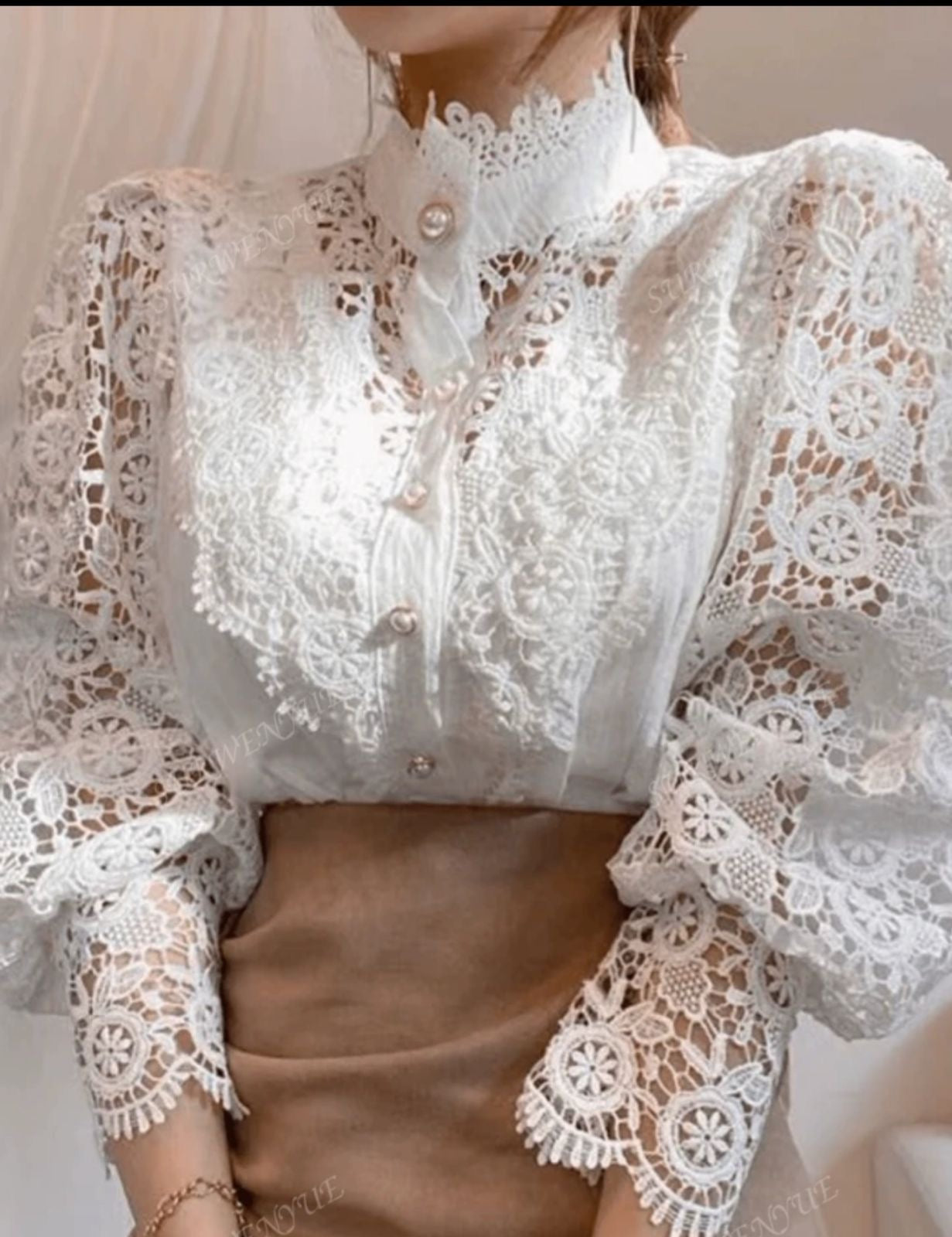 BLUSA DE ENCAJE