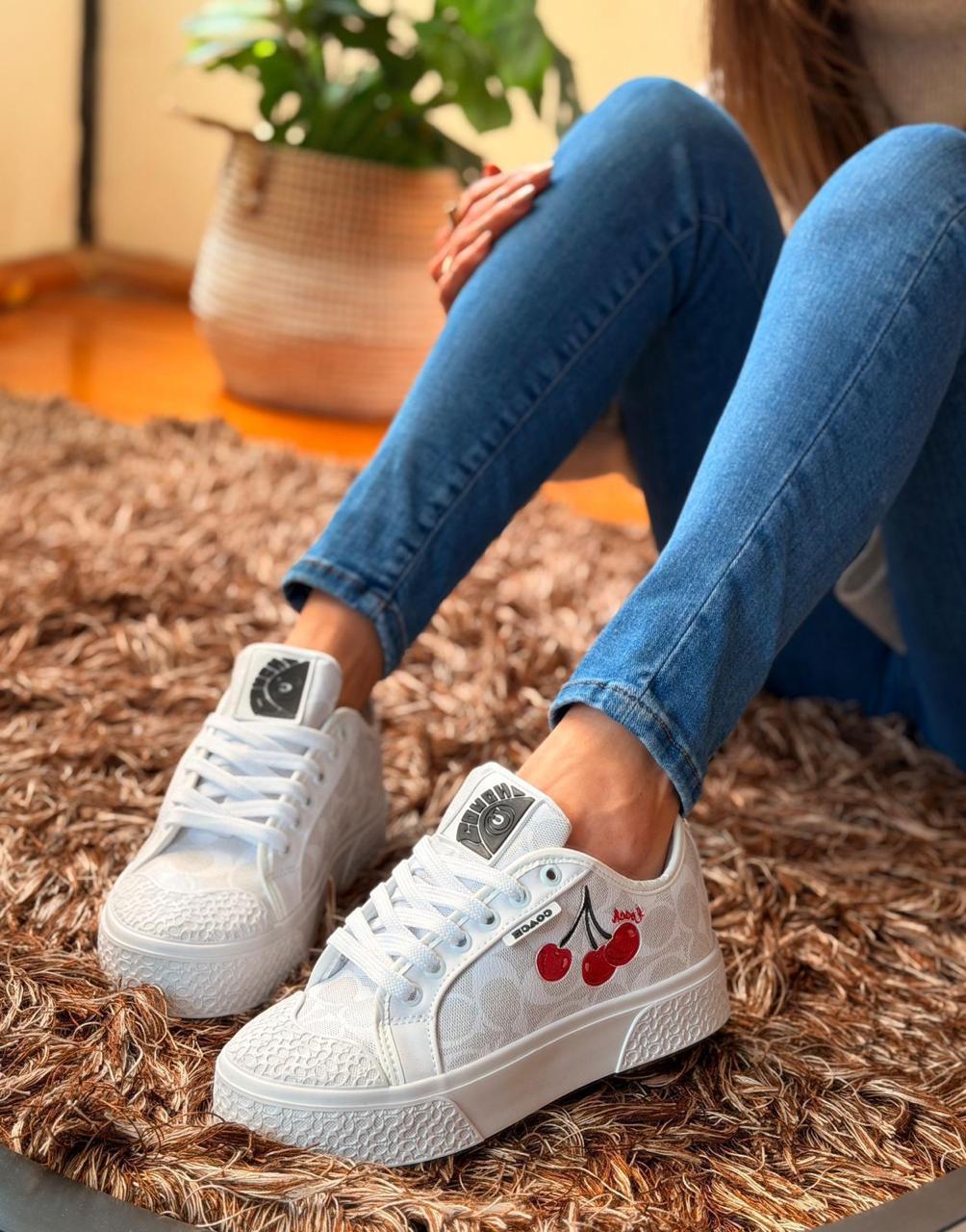 COACH CEREZA BLANCOS DUPE