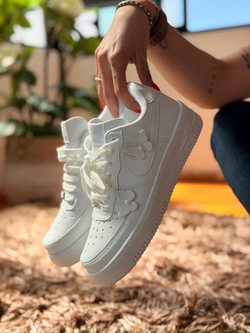 NIKE AIR FORCE 1 BLANCO PERLA MARIPOSA DUPE