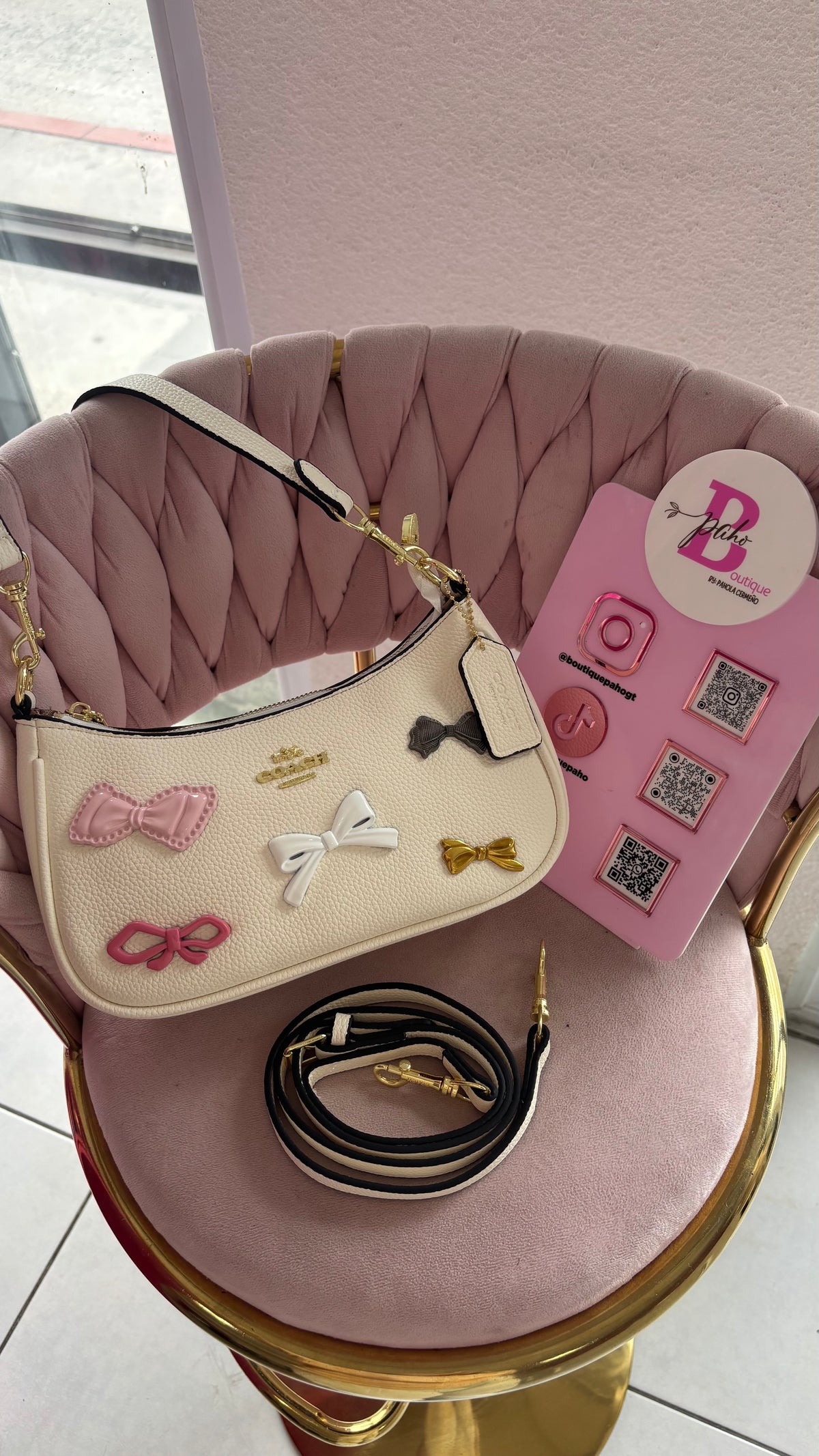 BOLSA COACH BLANCA MEDIA LUNA CON MOÑAS DUPE