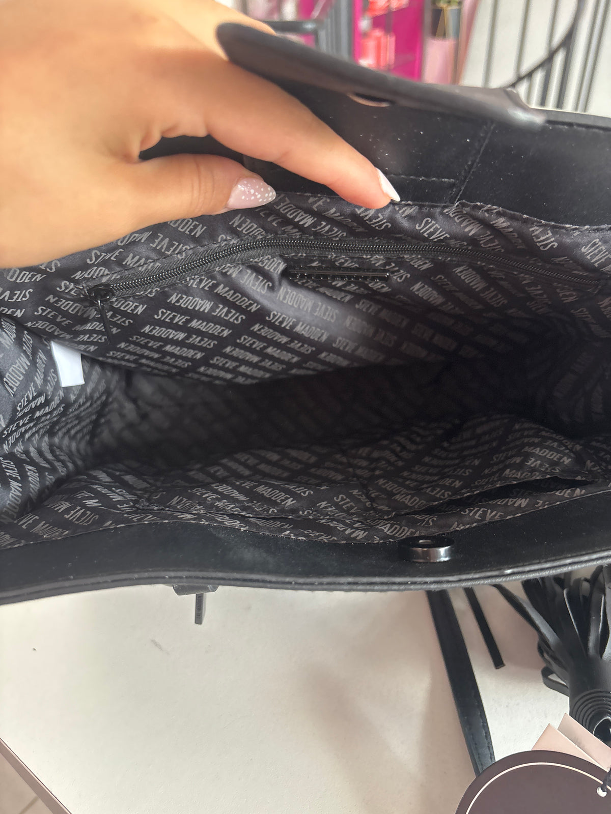 BOLSO STEVE MADDEN NEGRO CON COLGANTE NEGRO ORIGINAL