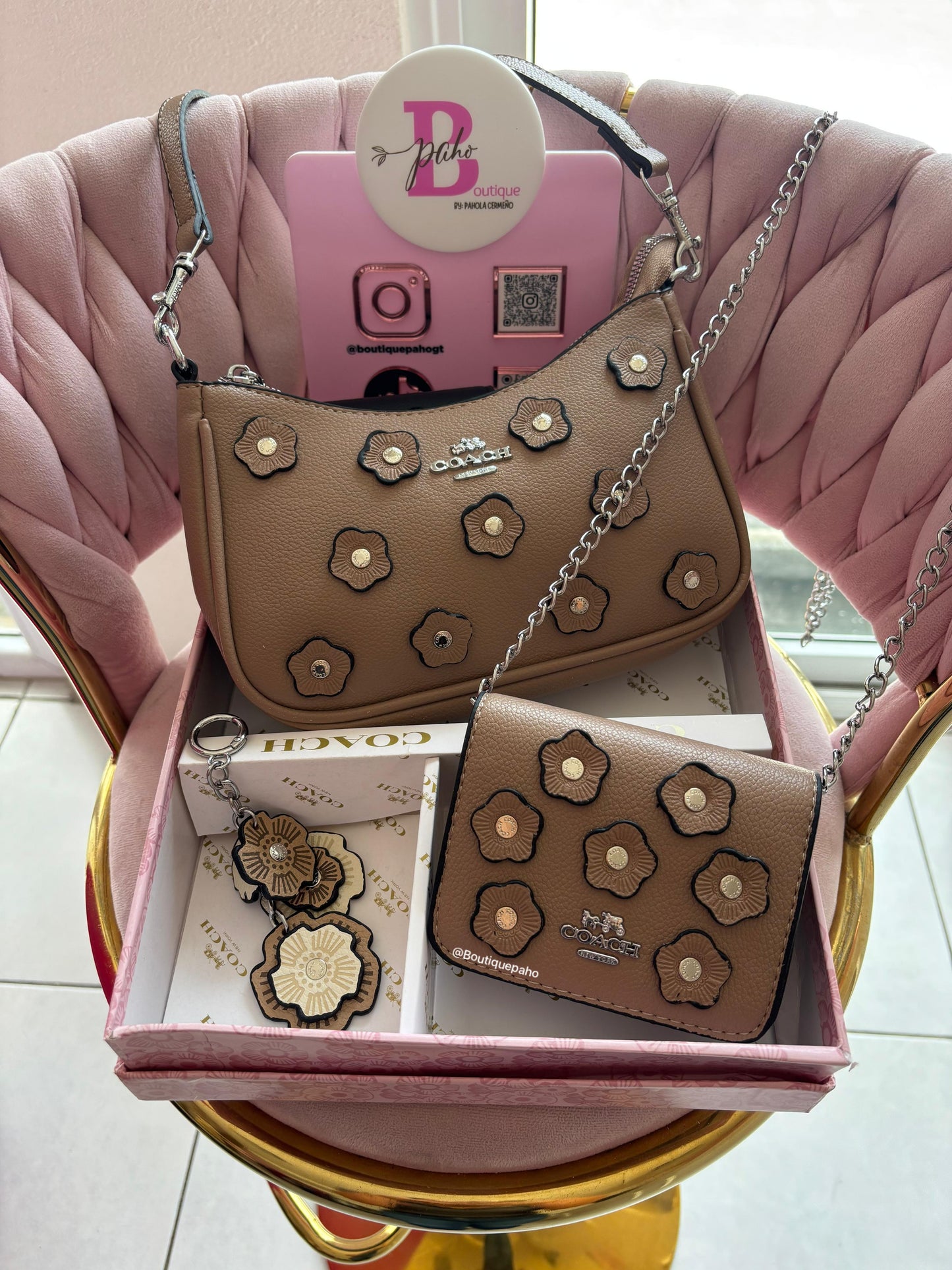 SET DE 3 PIEZAS CON FLORES KHAKI COACH DUPE