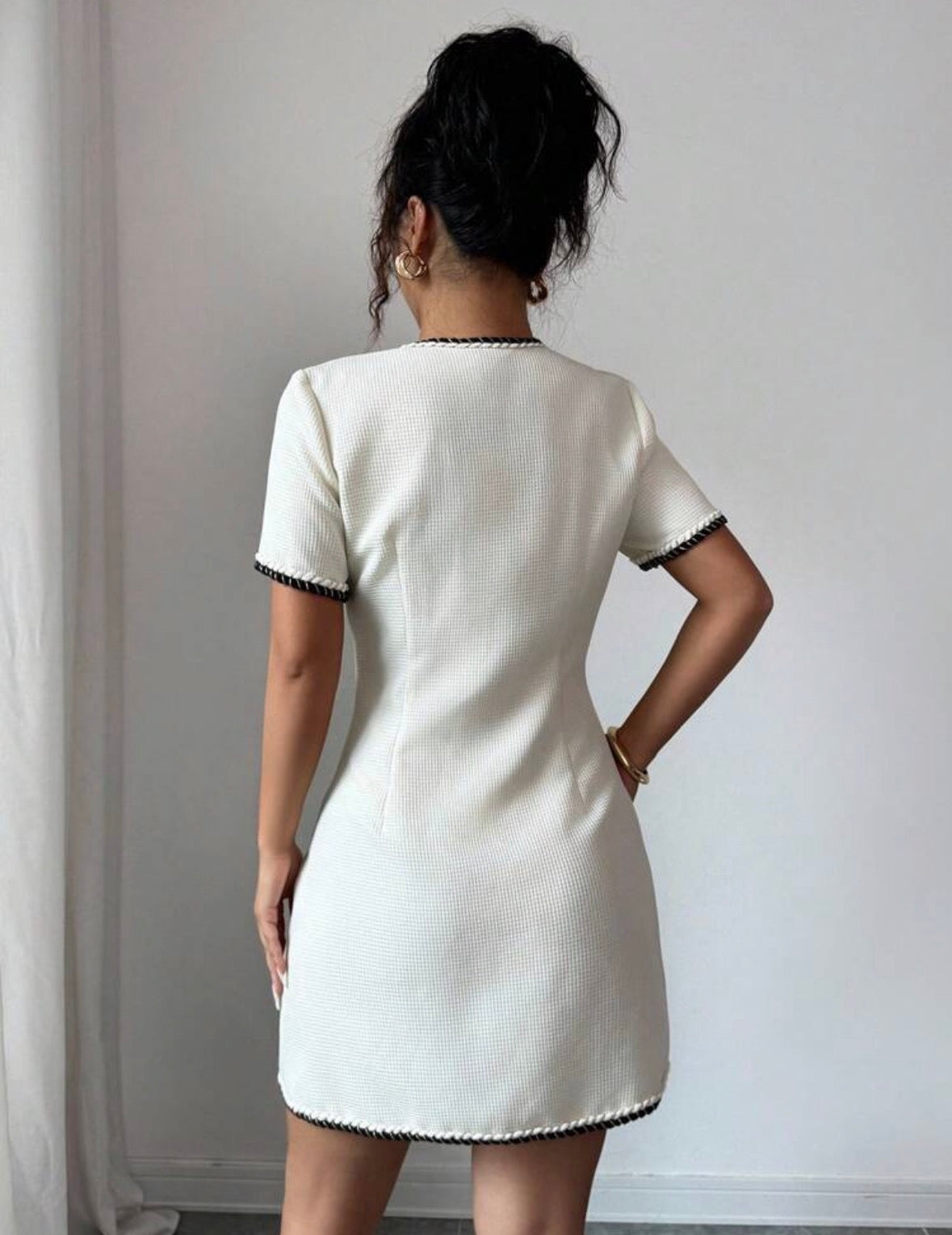 VESTIDO CORTO BEIGE