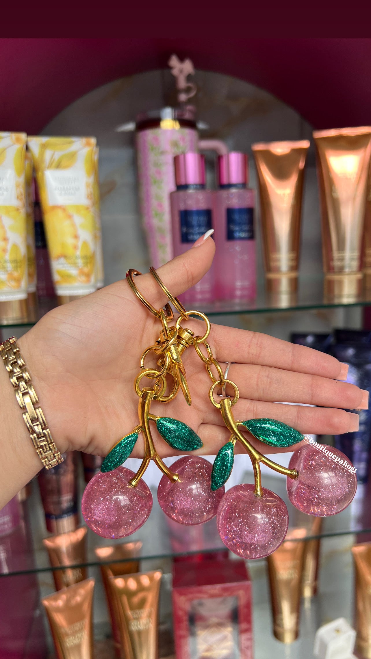 LLAVERO DE CEREZA ROSADAS