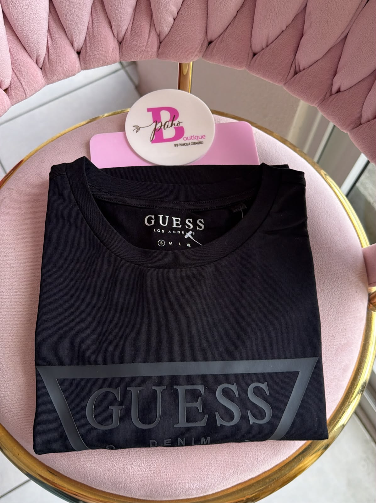 BLUSA GUESS NEGRA TRIÁNGULO ORIGINAL