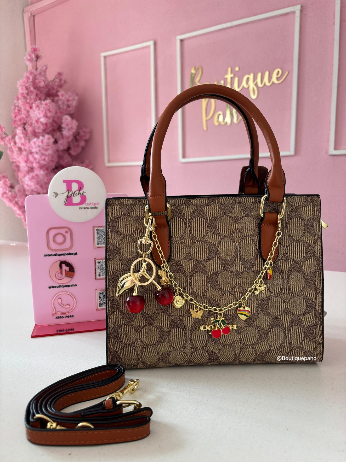 BOLSA COACH CON CHARM CAFÉ DUPE