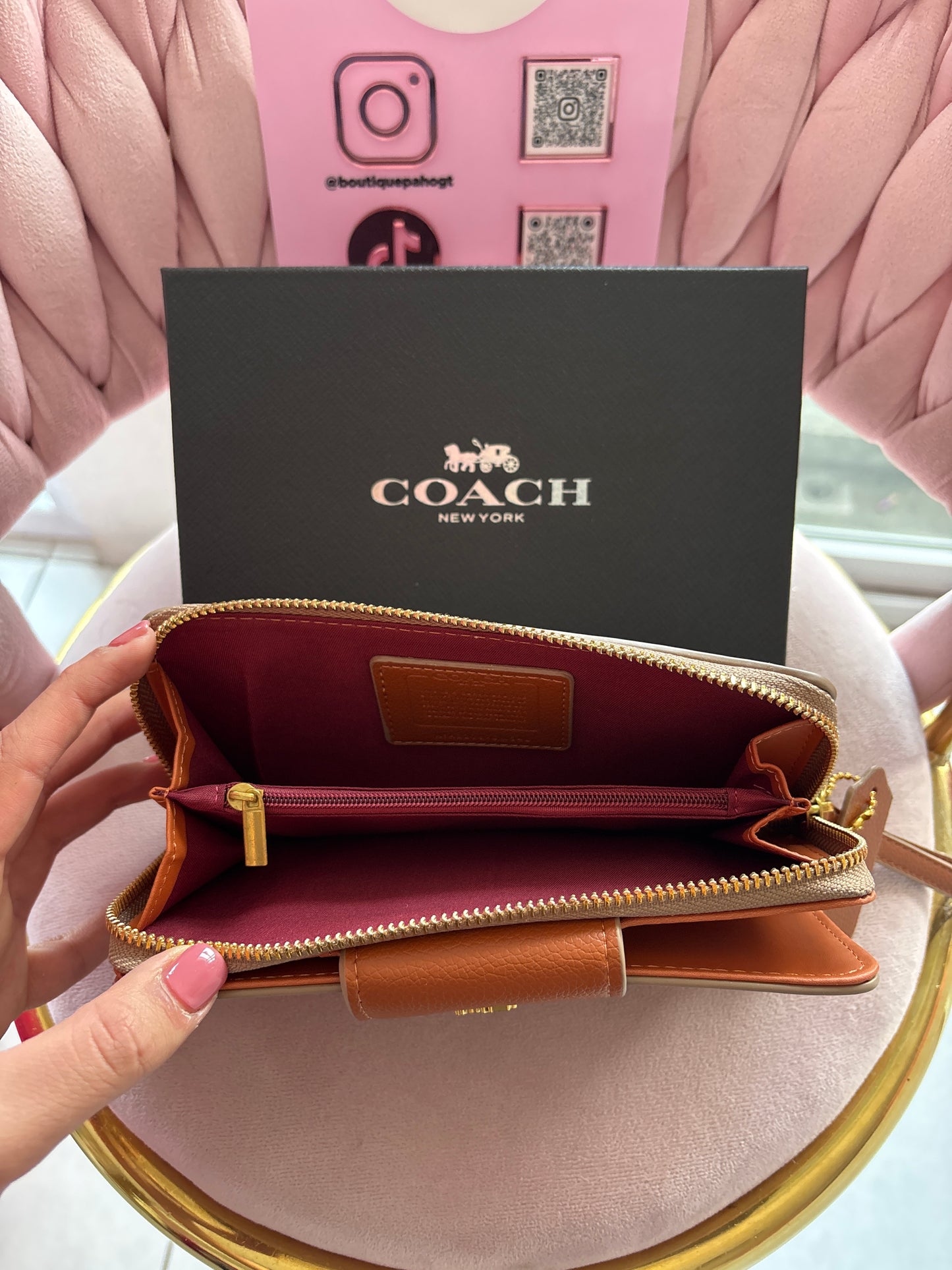 BILLETERA COACH BEIGE