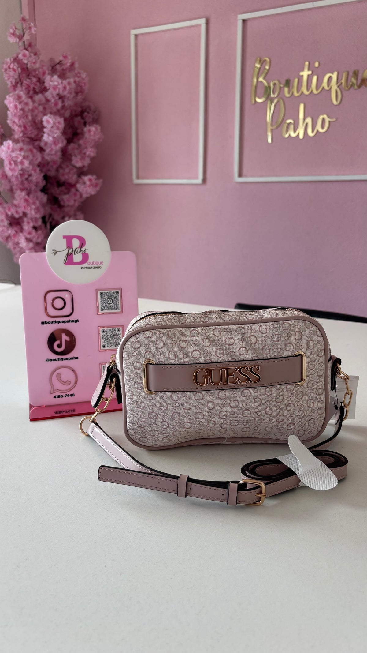 BOLSO CROSSBODY GUESS ROSA LETRAS DORADAS ORIGINAL