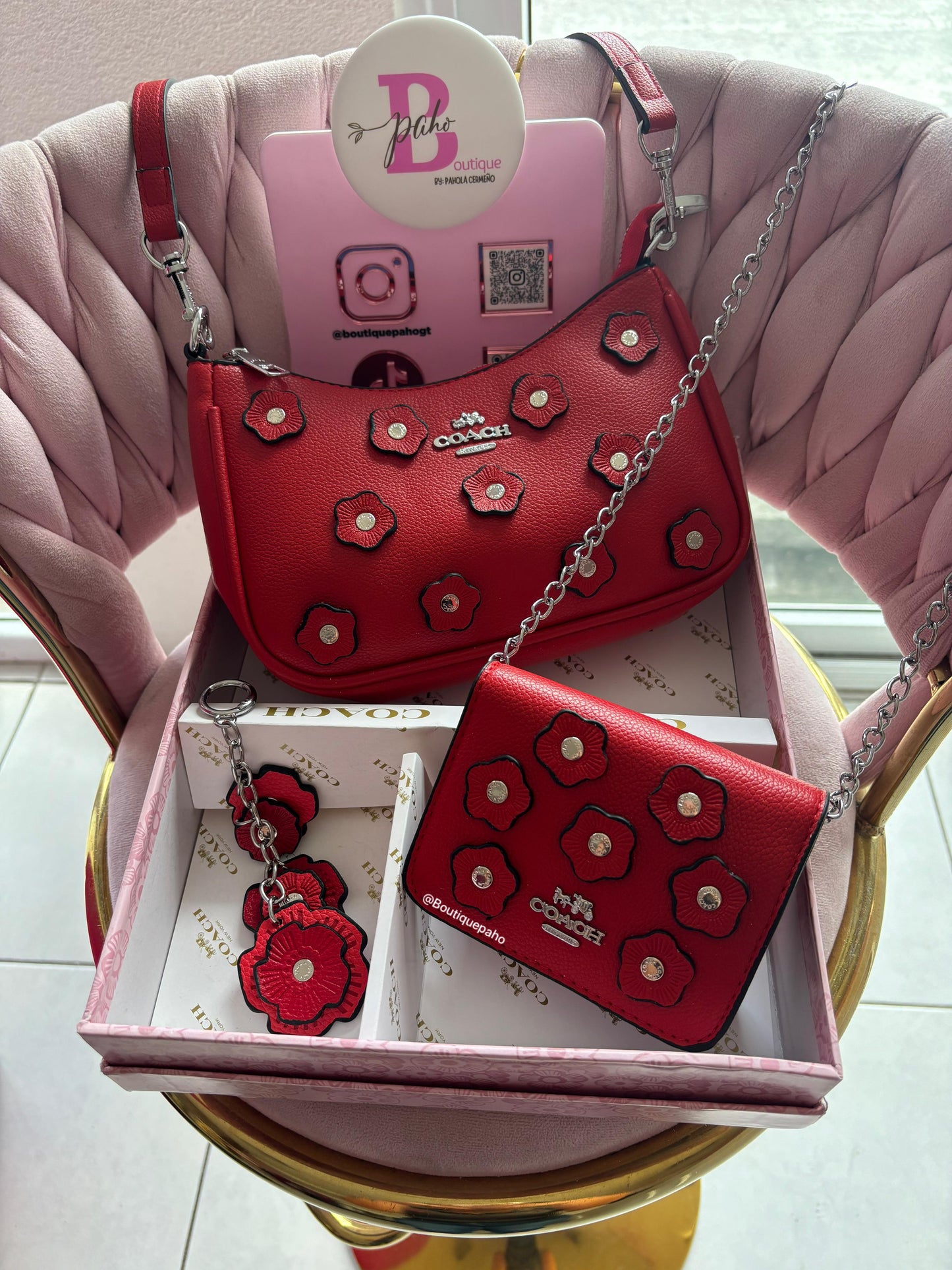 SET DE 3 PIEZAS CON FLORES ROJO COACH DUPE
