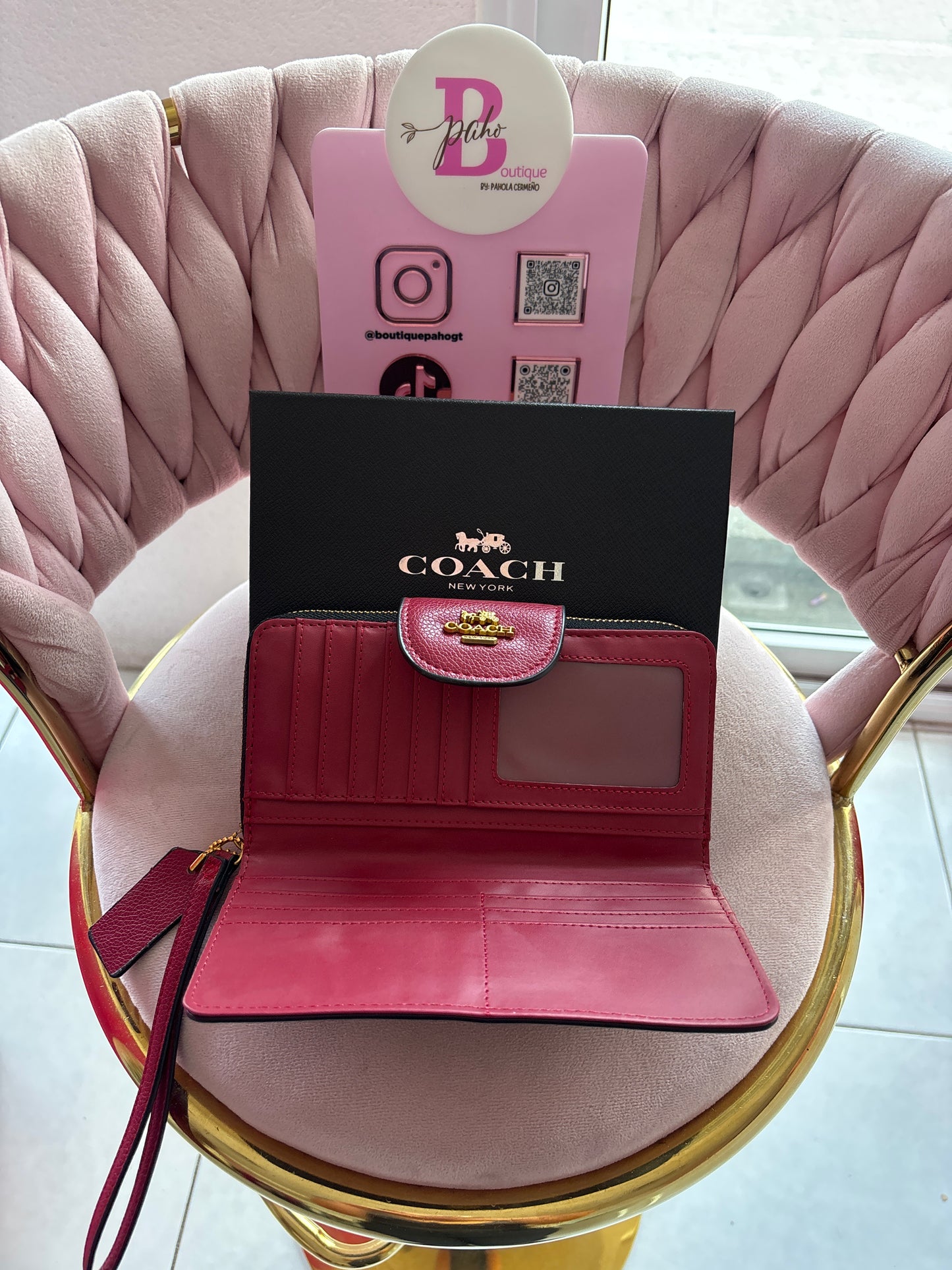 BILLETERA COACH NEGRA CON CORINTO