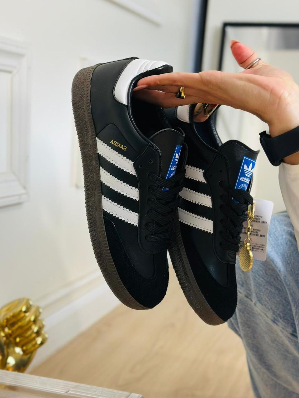 ADIDAS SAMBA NEGRO CON BLANCO DUPE