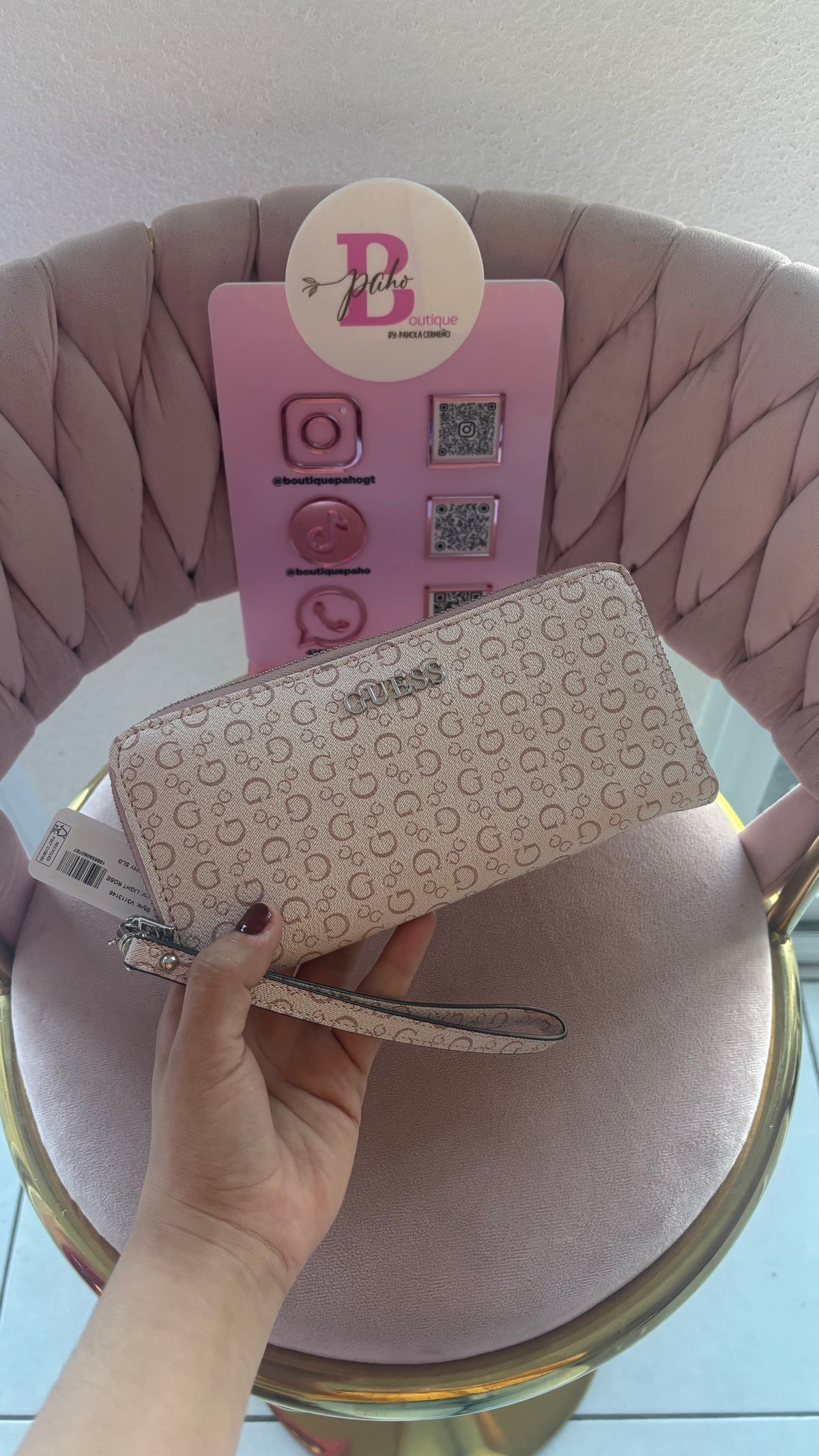 BILLETERA CON CIERRE GUESS ROSA