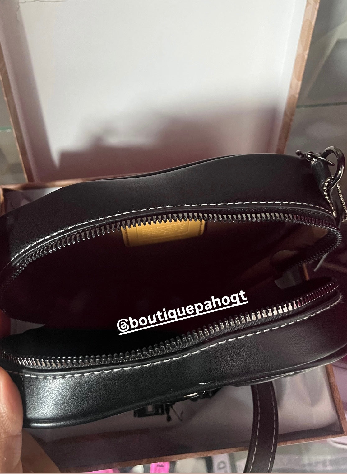 BOLSO COACH DE CORAZÓN NEGRO DUPE