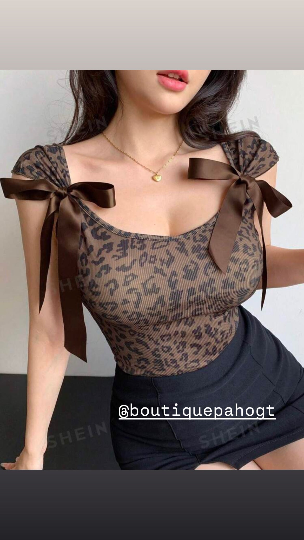 BLUSA CAFÉ CON MOÑOS