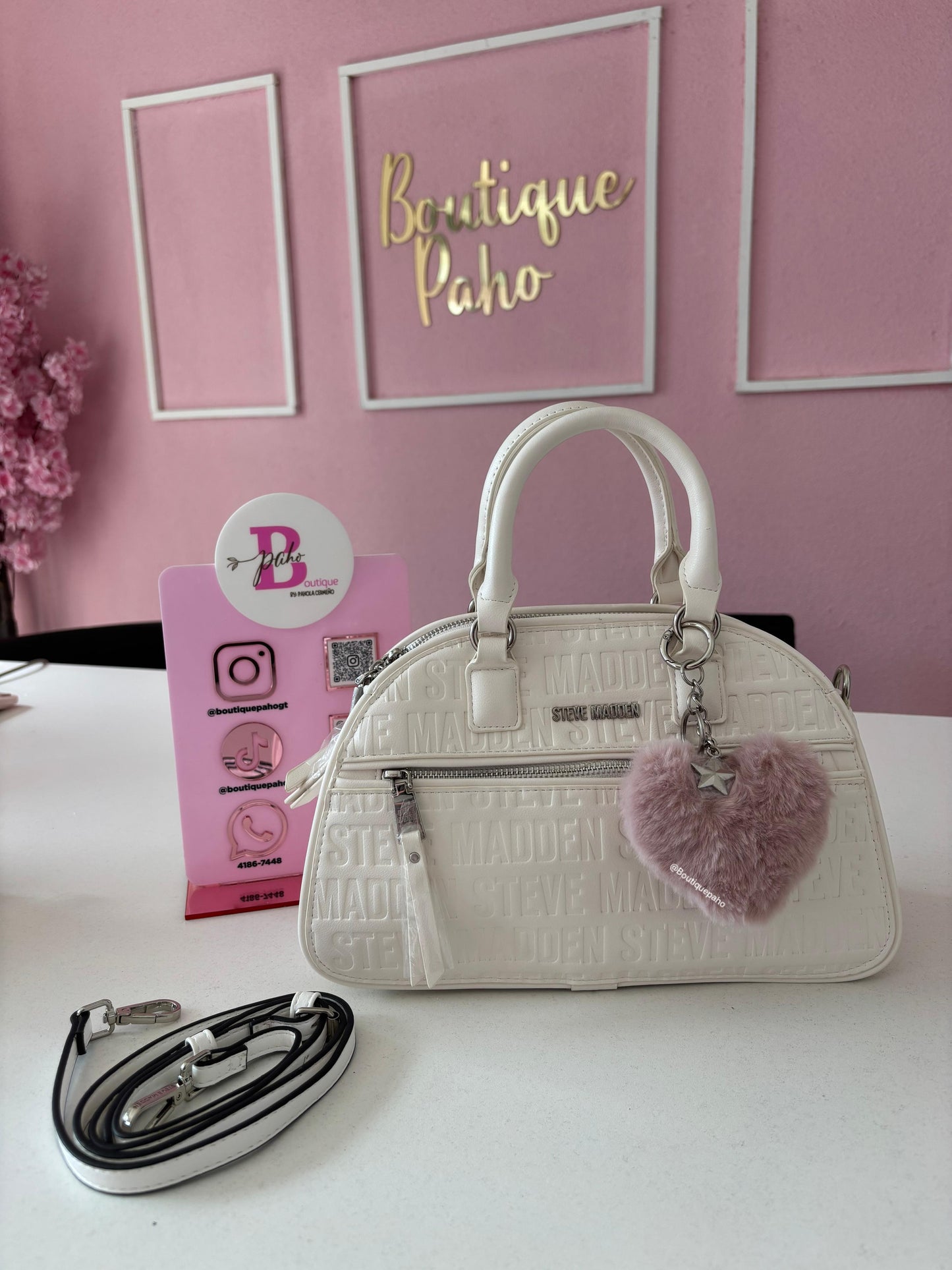 BOUQUET STEVE MADDEN COLOR BLANCO CON CHARM DE CORAZÓN ORIGINAL