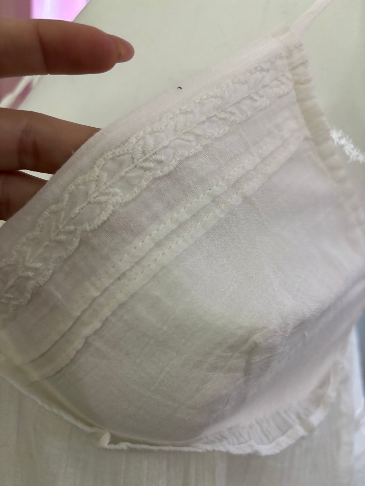 BLUSA SIN MANGAS CON DISEÑO BLANCA