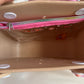 BOLSO HOT FOCUS CON PERFORACIONES Y DIJES DECORATIVOS MEDIANA CAFE ORIGINAL