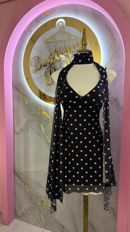 VESTIDO CORTO CON TIRANTES DE PUNTOS