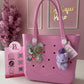 BOLSO HOT FOCUS CON PERFORACIONES Y DIJES DECORATIVOS GRANDE ORIGINAL