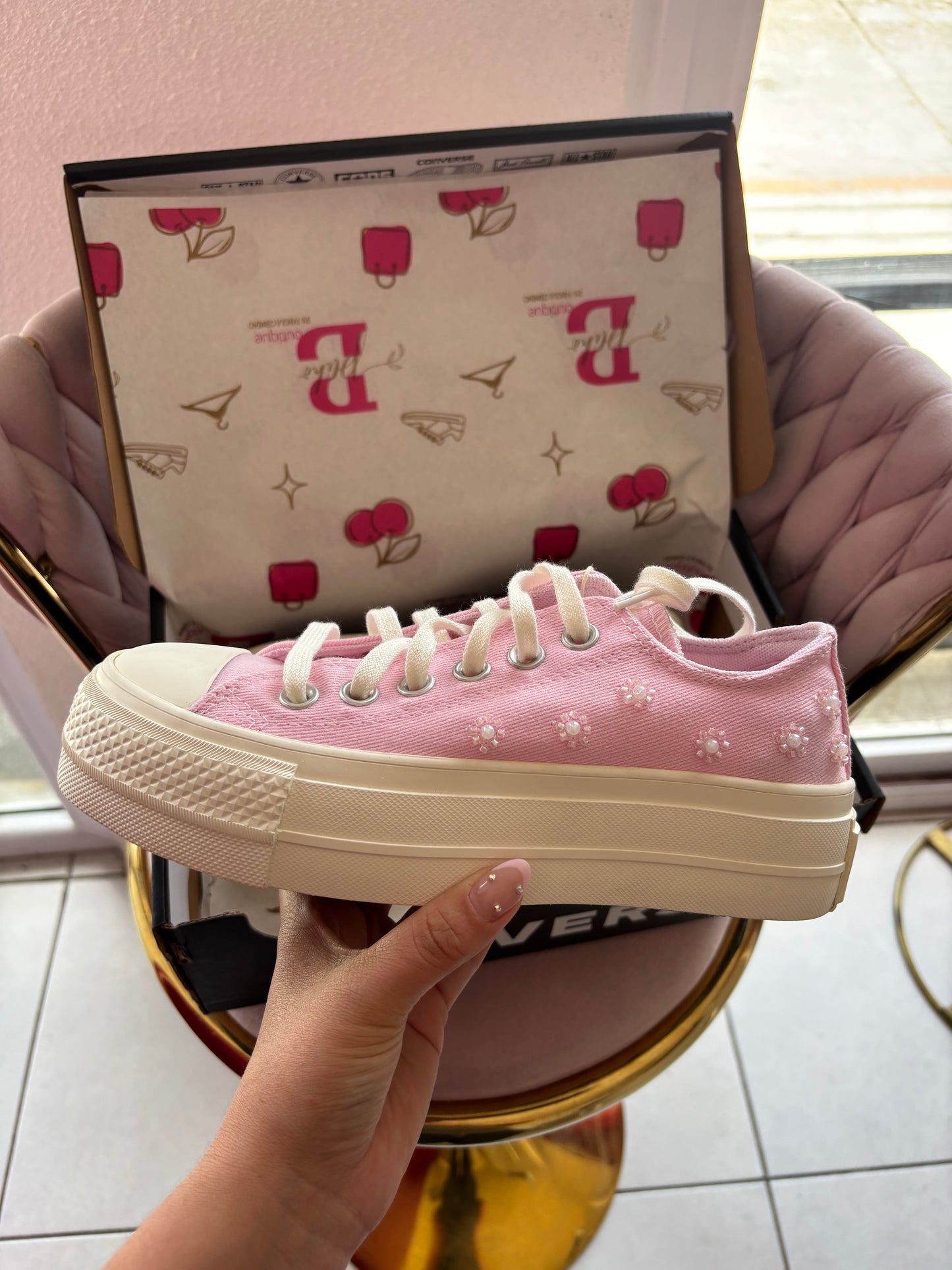 CONVERSE ORIGINALES COLOR ROSA CON FLORES